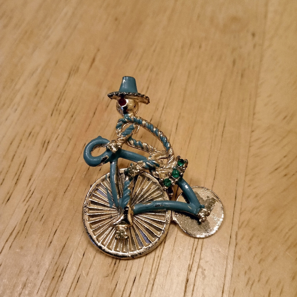 Vintage rope man enamel and rhinestone brooch